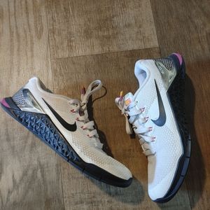 Nike women's Metcon lace up tennis shoes 2017 7.5